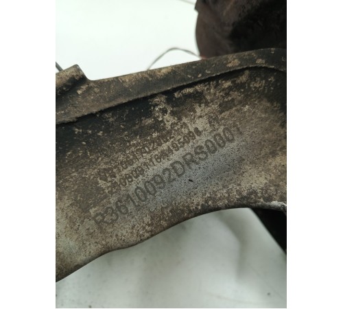 Кулак поворотный передний правый