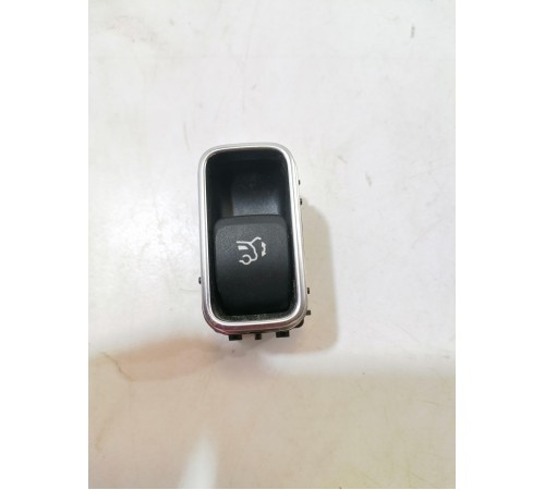 Кнопка открывания крышки багажника