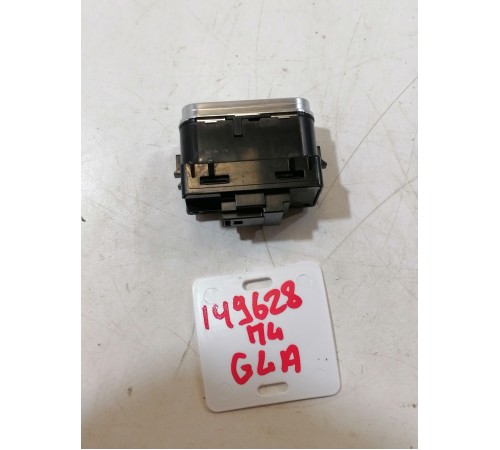 Кнопка открывания крышки багажника