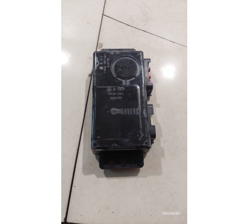 Крышка крепления сиденья передняя левая