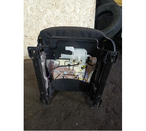 сидение переднее левое