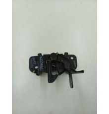 Замок капота