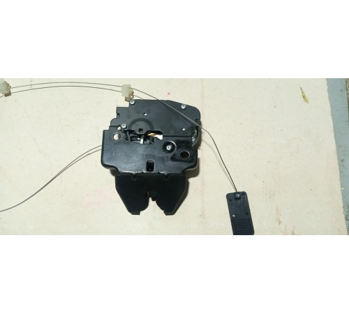 Замок багажника