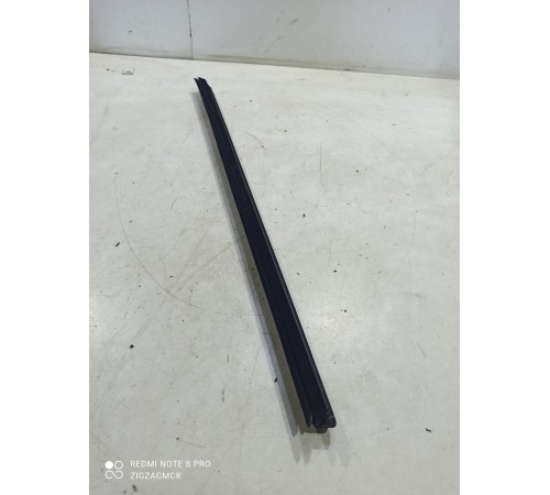 Уплотнитель стекла (передний левый внутренний)