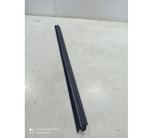 Уплотнитель стекла (передний левый внутренний)