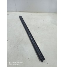 Уплотнитель стекла (передний левый внутренний)