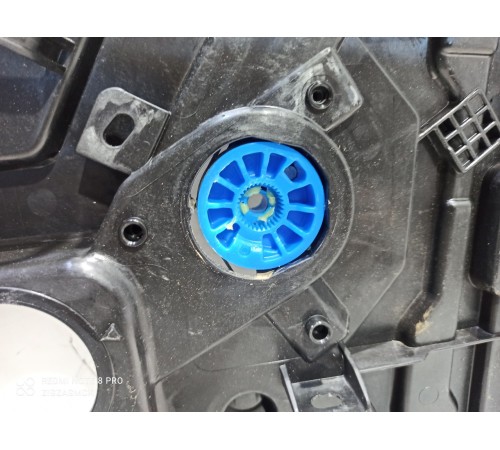 Стеклоподъемник (задний правый)