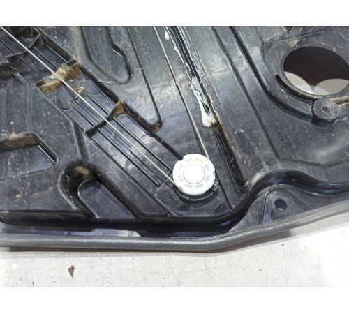 Стеклоподъемник (задний правый)