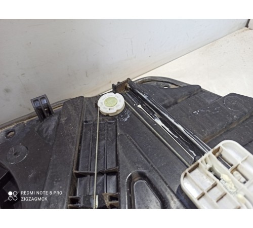 Стеклоподъемник (задний правый)