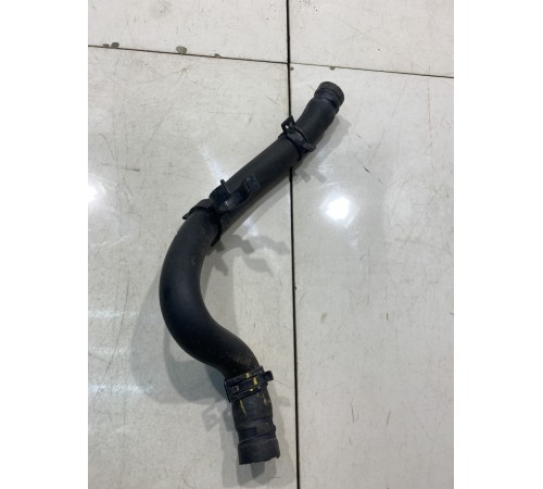 Патрубок системы охлаждения