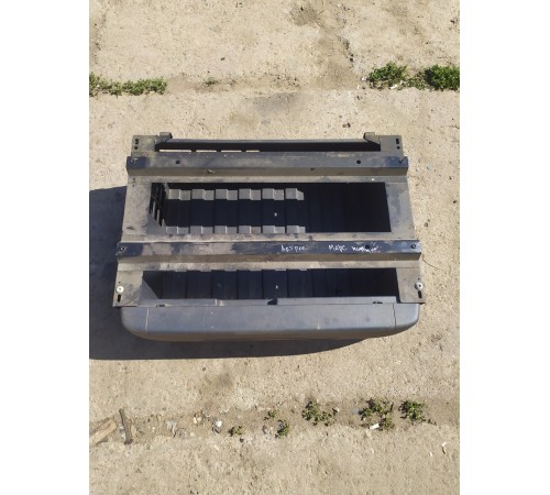 Ящик вещевой кабины нижний