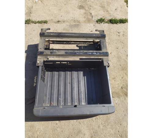 Ящик вещевой кабины нижний