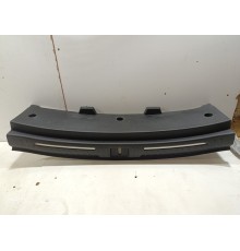 Обшивка задней панели замка багажника