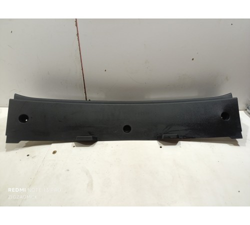 Обшивка задней панели замка багажника