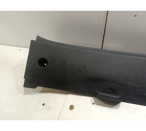 Обшивка задней панели замка багажника