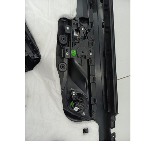 Обшивка двери передняя правая