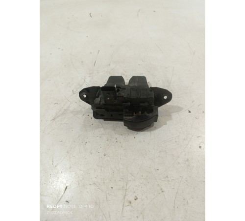 Замок крышки багажника