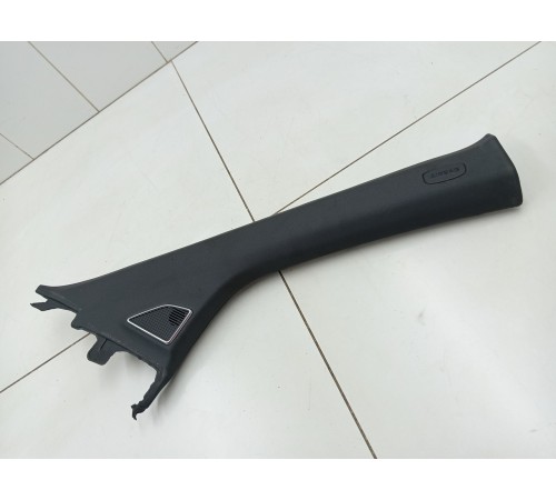 Обшивка передней стойки правая