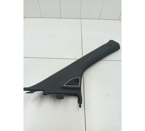 Обшивка передней стойки правая