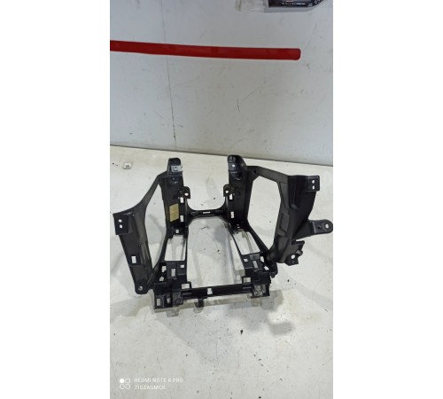 Кронштейн(крепление) центральной консоли