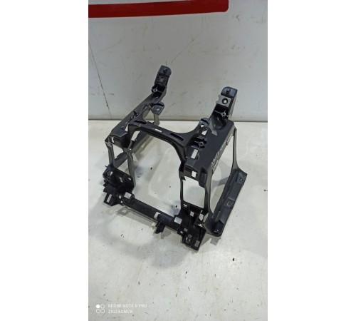 Кронштейн(крепление) центральной консоли