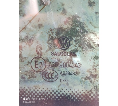 Глухое стекло заднее правое