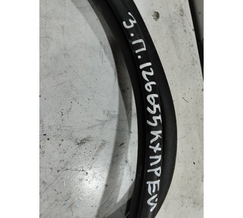 Уплотнитель проема двери задний правый