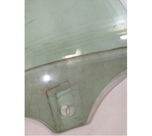 Стекло двери заднее правое