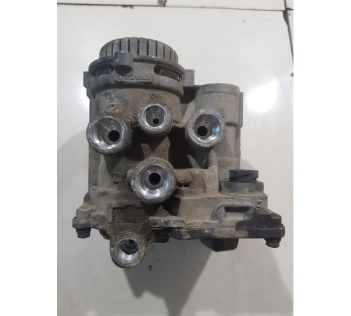 Клапан управления тормозами прицепа