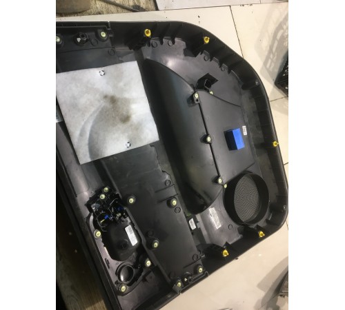 Обшивка двери (задняя, левая)