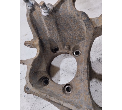 Кулак поворотный задний левый