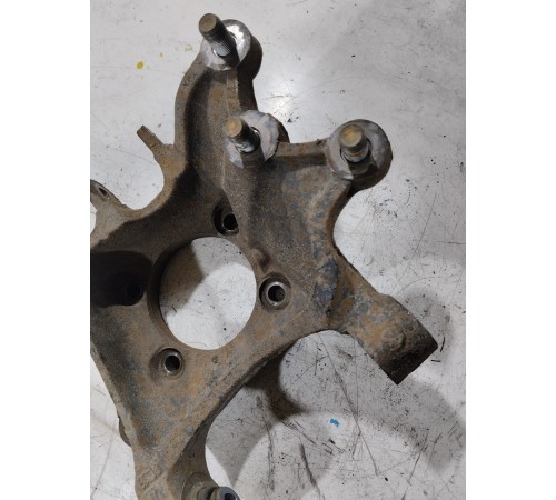 Кулак поворотный задний левый