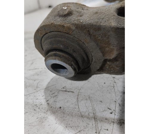 Кулак поворотный задний левый