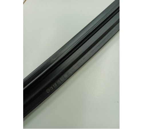 Уплотнитель стекла передний правый внутренний