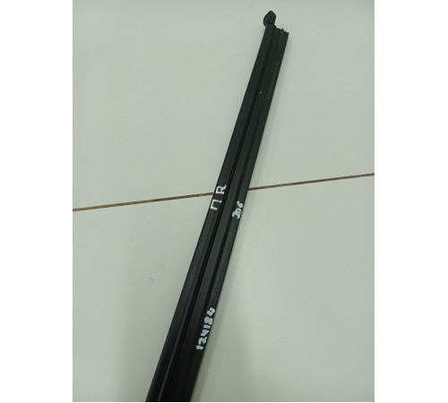 Уплотнитель стекла передний правый внутренний