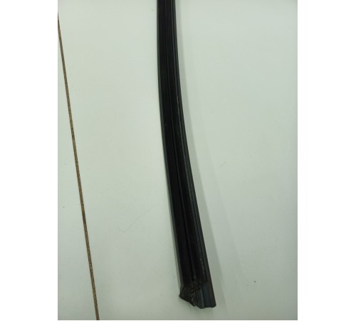 Уплотнитель стекла передний правый внутренний