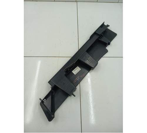 Дефлектор радиатора правый