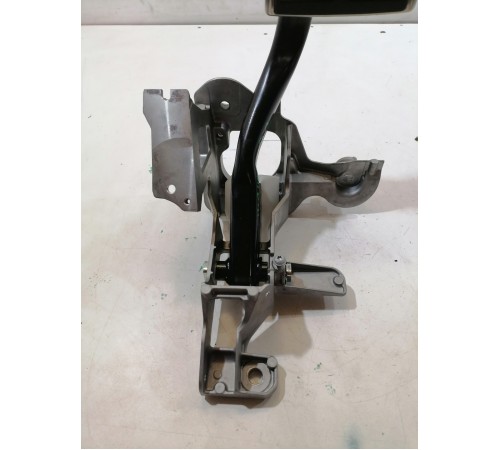 Педаль тормоза