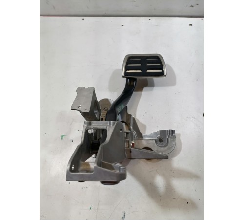 Педаль тормоза