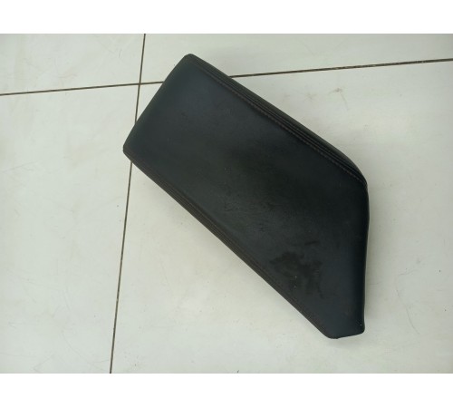 Подлокотник центральной консоли