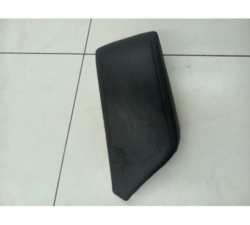 Подлокотник центральной консоли