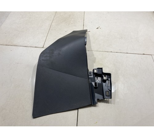 Боковая накладка центральной консоли (левая)