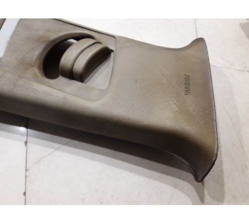 Обшивка центральной стойки (правая, верхняя)