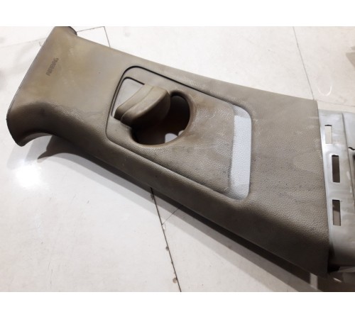 Обшивка центральной стойки (правая, верхняя)