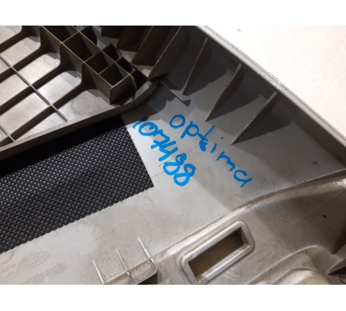 Обшивка центральной стойки (правая, верхняя)