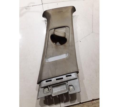 Обшивка центральной стойки (правая, верхняя)