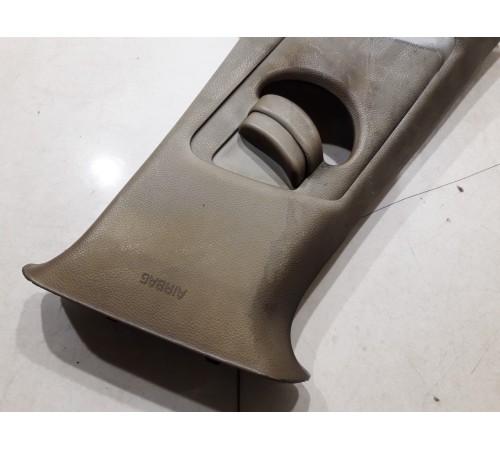 Обшивка центральной стойки (правая, верхняя)