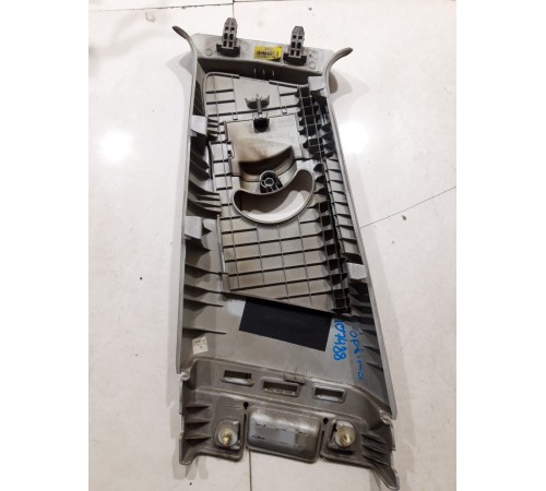 Обшивка центральной стойки (правая, верхняя)