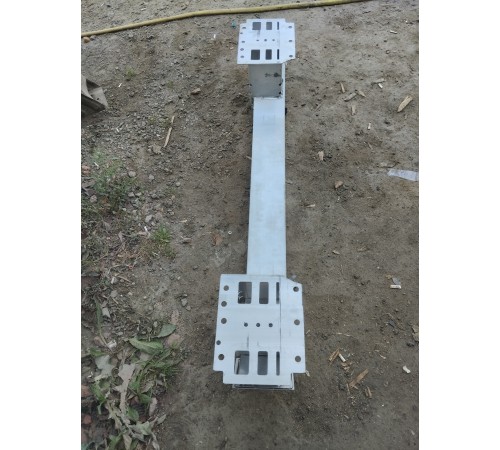 Усилитель переднего бампера