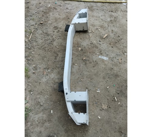 Усилитель переднего бампера